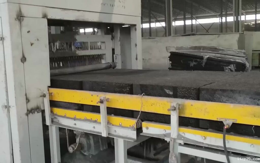 A级防火保温材料碳硅板taptap备用网址厂家车间生产线现场-20230911031743